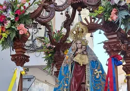Roban de madrugada el manto y una imagen del Niño Jesús del siglo XVIII en el santuario de la patrona de Álora (Málaga)