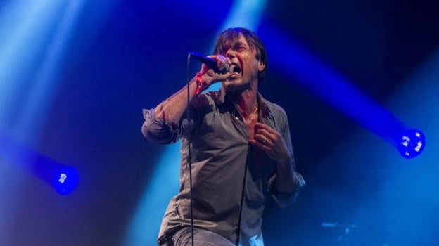 Brett Anderson, cantante de Suede, en un concierto de la banda
