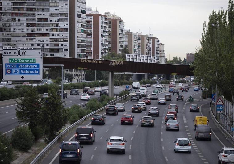 Las restricciones a los coches contaminantes multiplican por 13 el número de vehículos etiquetados en Madrid en 6 años