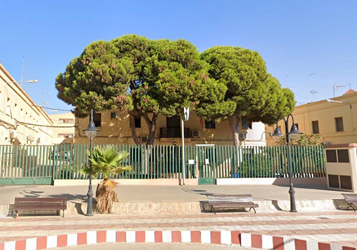 Puesto principal de la Guardia Civil en Roquetas de Mar.