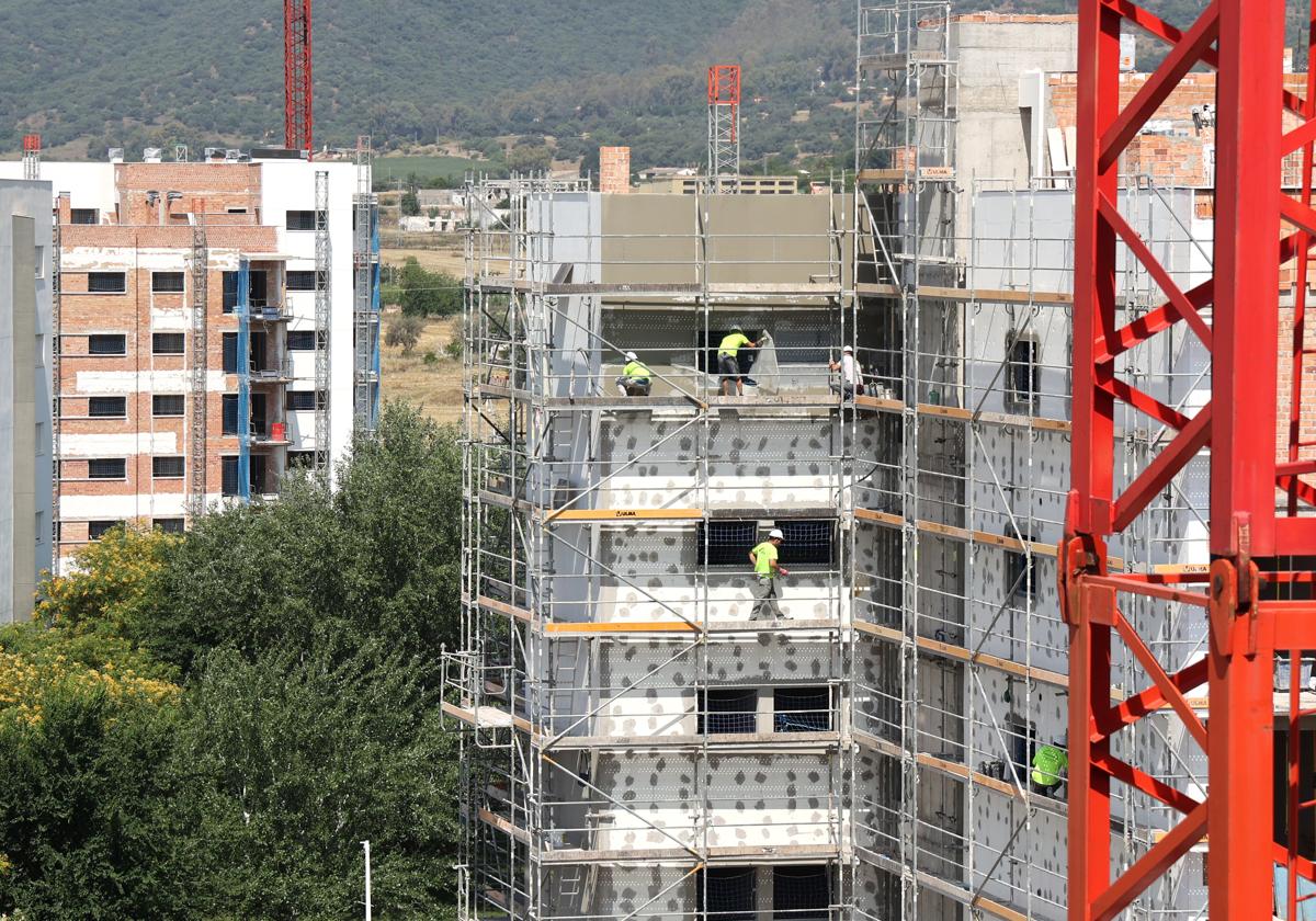 Imagen de una promoción en construcción en Poniente, zona de expansión residencial de Córdoba