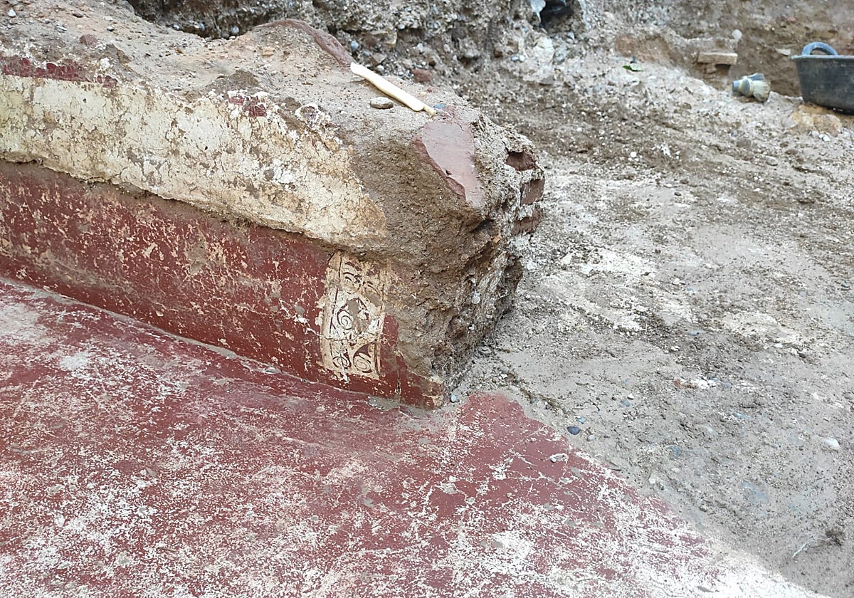 Pinturas murales de una vivienda del siglo XII hallada en la plaza Rodrigo Botet de Valencia