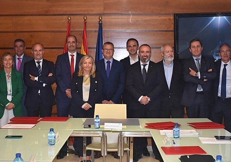 La Consejería de Agricultura y responsables de las entidades financieras firmantes