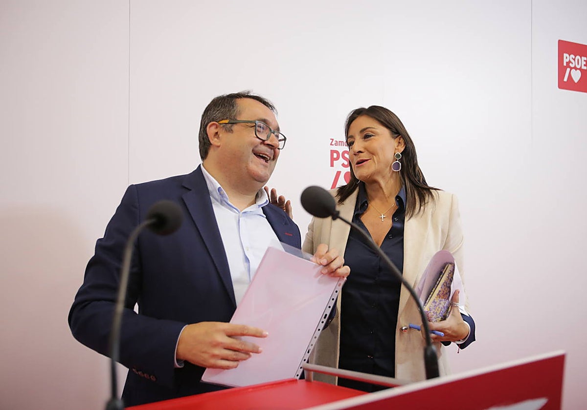 La secretaria de Organización del Partido Socialista de Castilla y León, Ana Sánchez, y el portavoz de Agricultura y Ganadería en las Cortes, Juan Luis Cepa