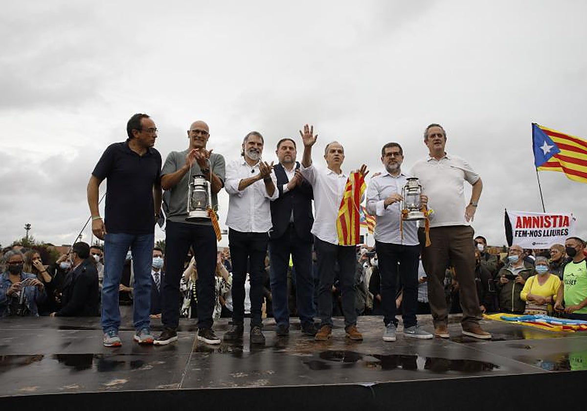 Siete de los nueve condenados por el 'procés', tras salir de prisión