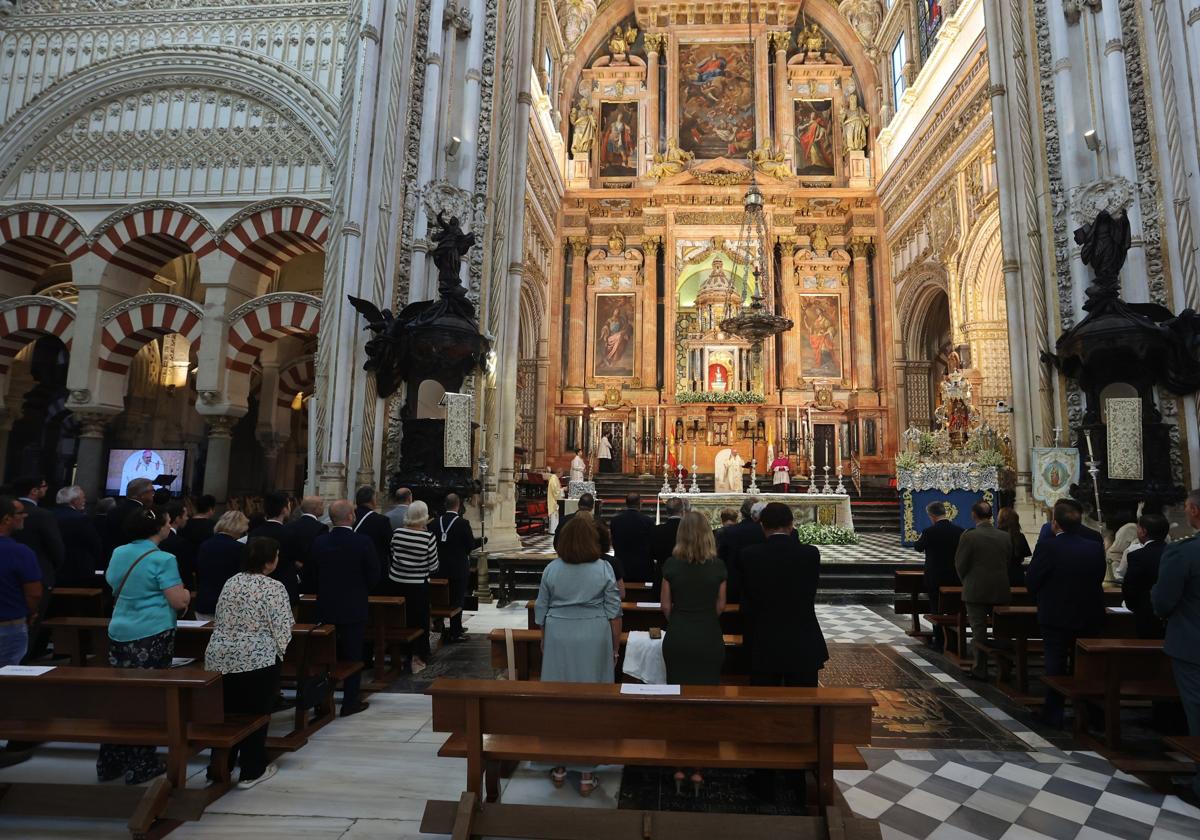 Imagen de la Mezquita-Catedral de Córdoba, durante un oficio religioso