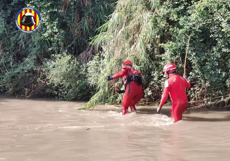 Imagen de las labores de rescate del desaparecido en Paterna por parte de los Bomberos y la UME