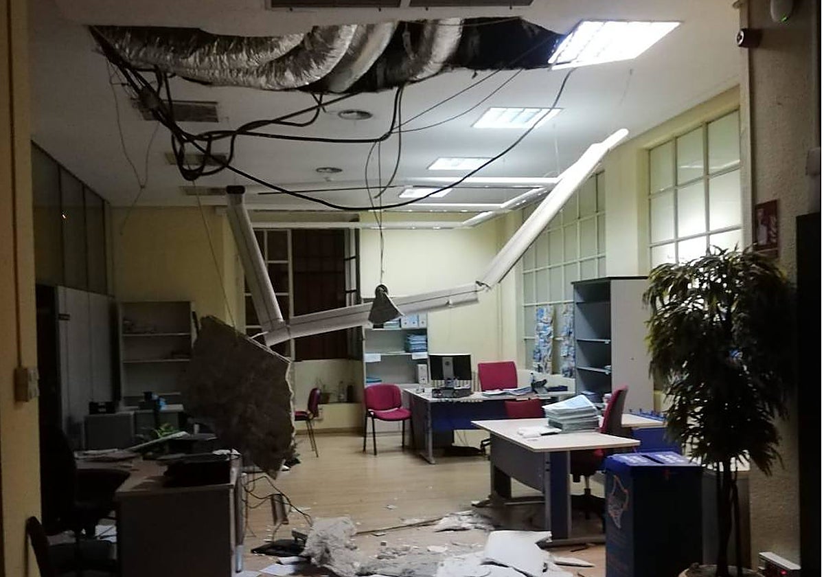 Esta es la imagen que se han encontrado esta mañana los funcionarios de la Delegación de Hacienda, en al calle Trinidad