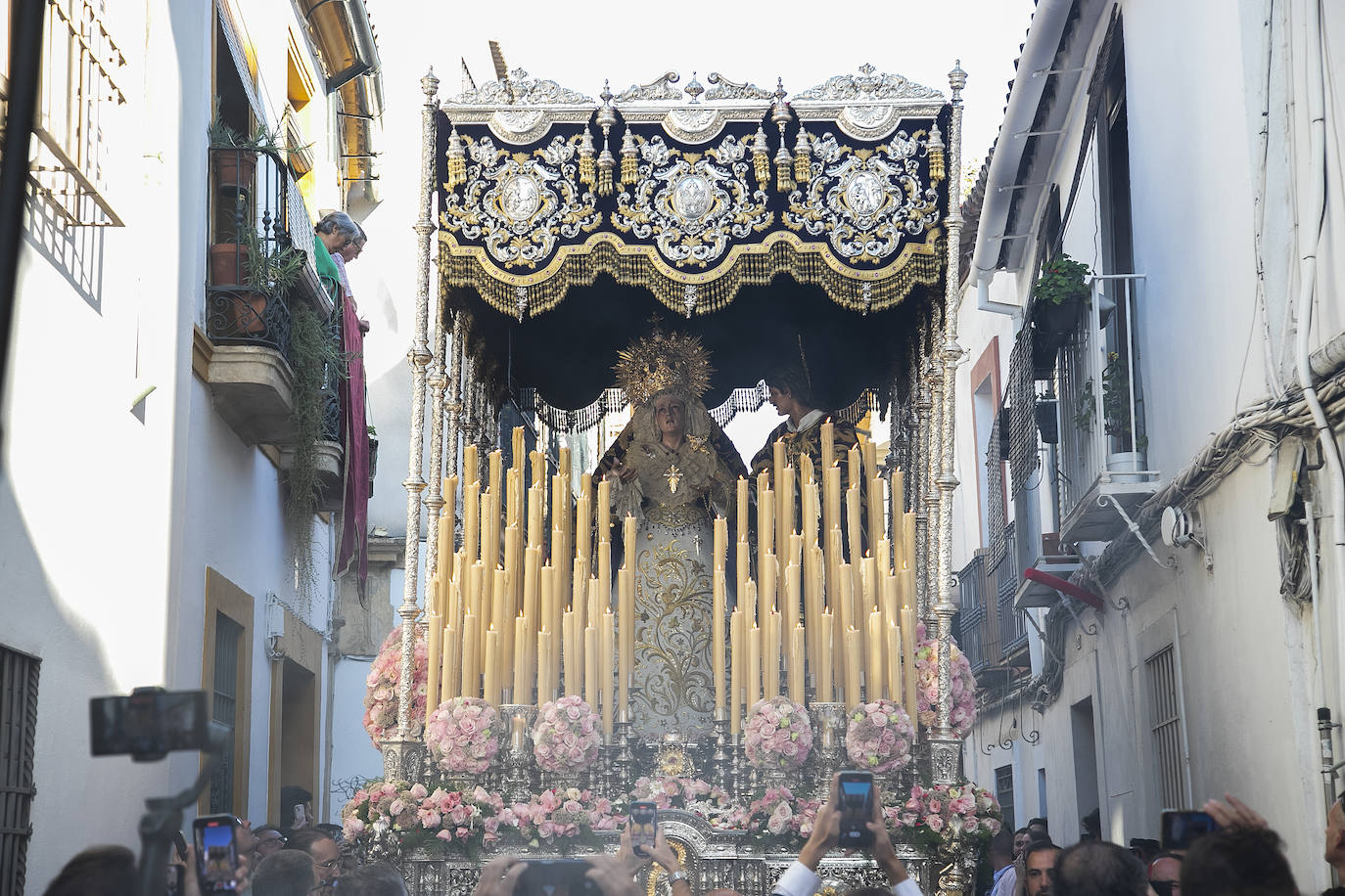 Fotos: la pletórica procesión extraordinaria de la Virgen de los Desamparados en Córdoba