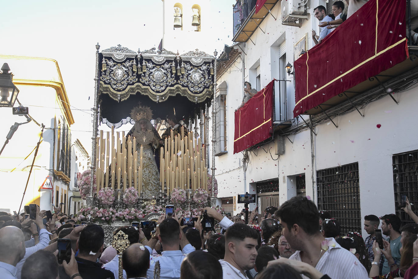 Fotos: la pletórica procesión extraordinaria de la Virgen de los Desamparados en Córdoba