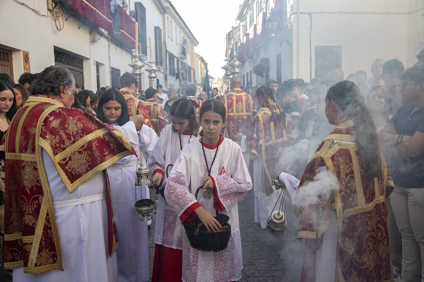 Fotos: la pletórica procesión extraordinaria de la Virgen de los Desamparados en Córdoba
