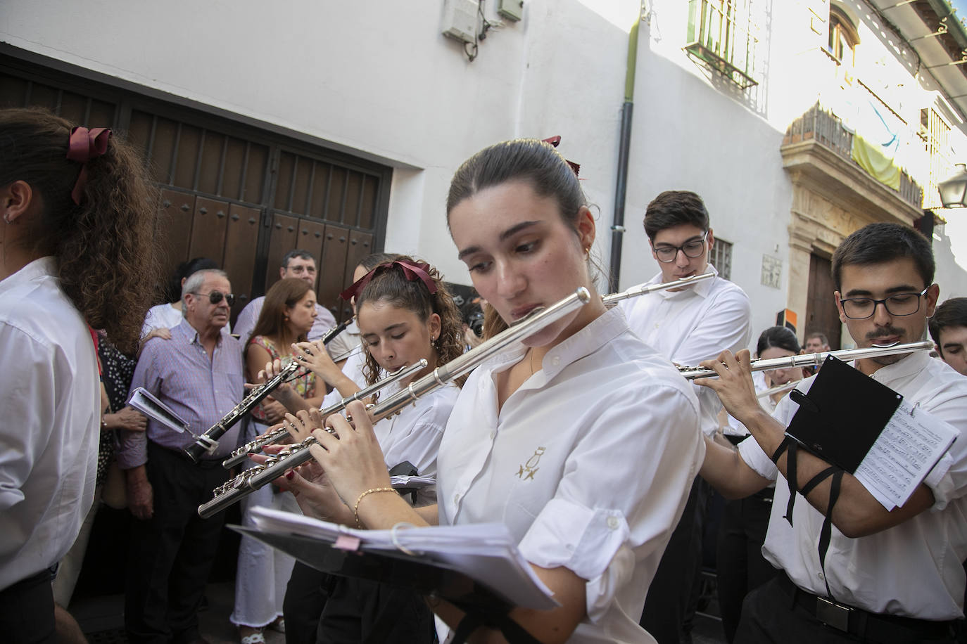 Fotos: la pletórica procesión extraordinaria de la Virgen de los Desamparados en Córdoba