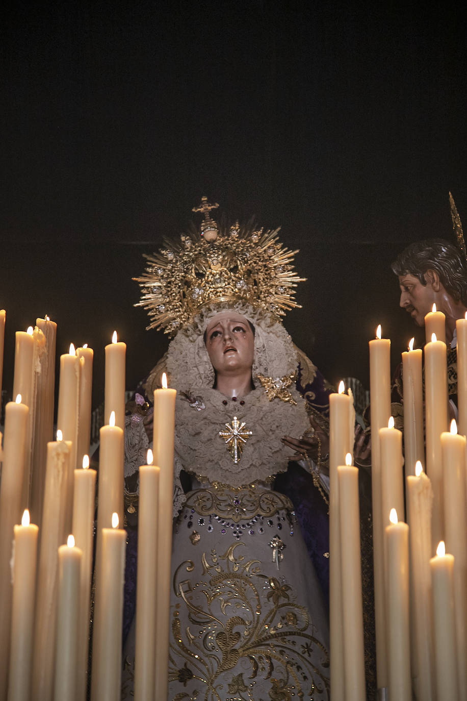 Fotos: la pletórica procesión extraordinaria de la Virgen de los Desamparados en Córdoba