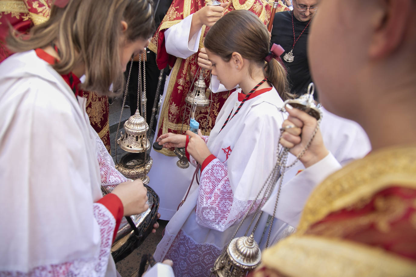 Fotos: la pletórica procesión extraordinaria de la Virgen de los Desamparados en Córdoba