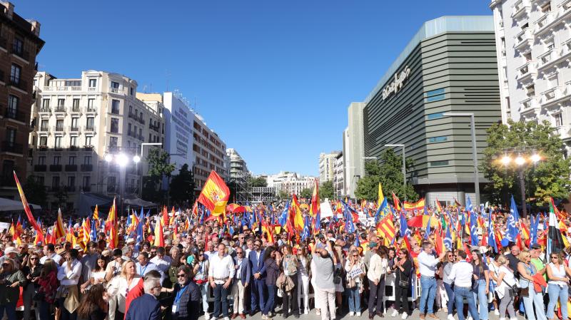 Imagen general de la concentración cívica minutos antes de que fueran las 12 horas