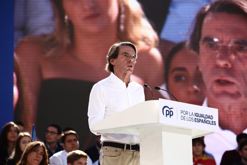 Durante su turno, José María Aznar ha llamado a los ciudadanos a «alzar la voz» ante la «humillación» que pretende Sánchez. «La amnistía es olvido», ha asegurado