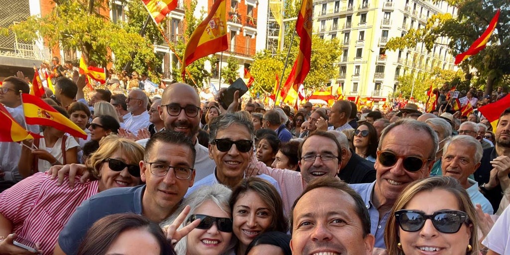 El PP de Toledo se vuelca en la gran manifestación de Madrid contra la amnistía El PP de Toledo se vuelca en la gran manifestación de Madrid contra la amnistía