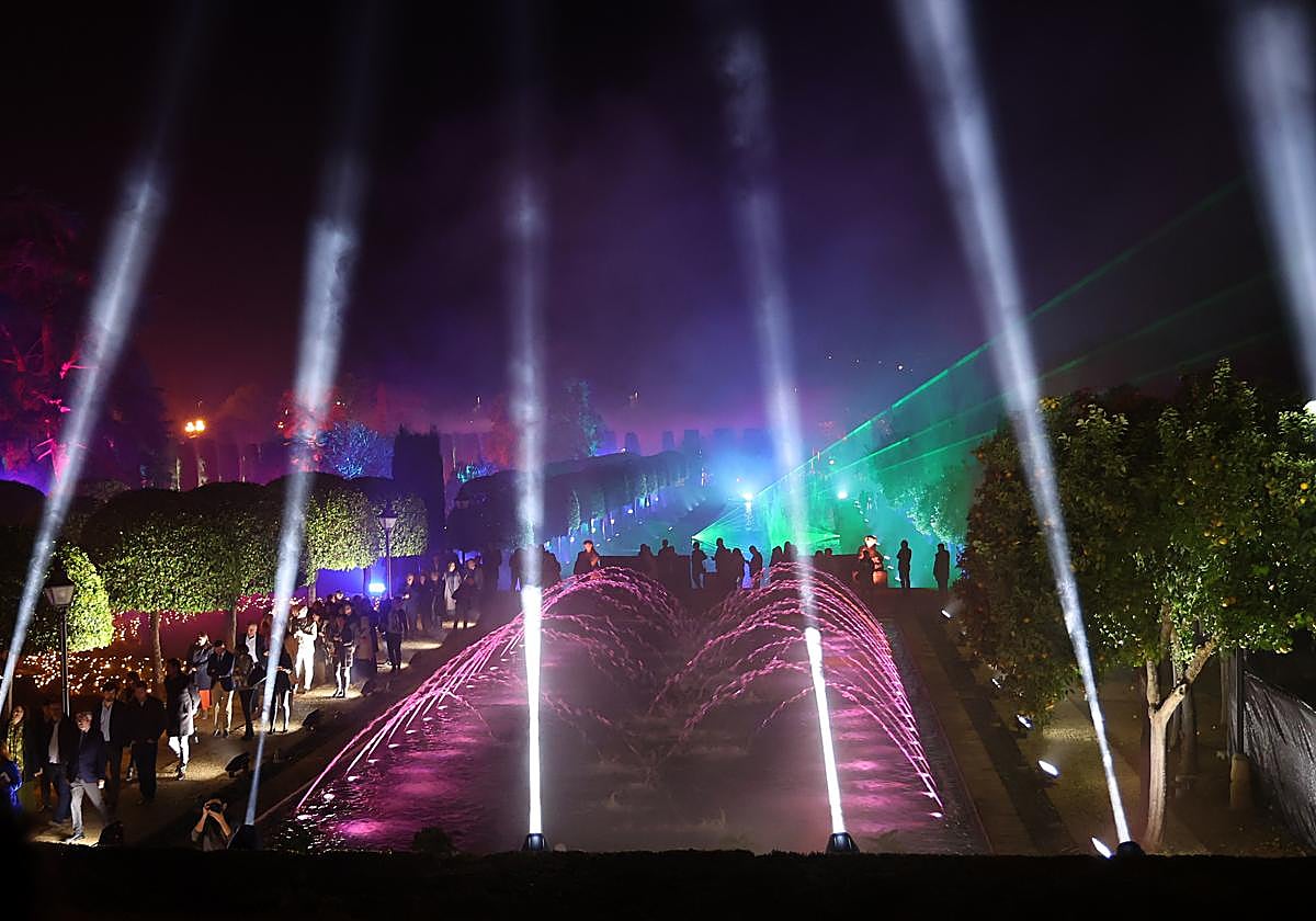 Imagen del espectáculo nocturno de Letsgo en el Alcázar