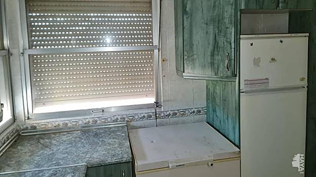 Imagen de la cocina del piso puesto en venta en el Barrio del Guadalquivir