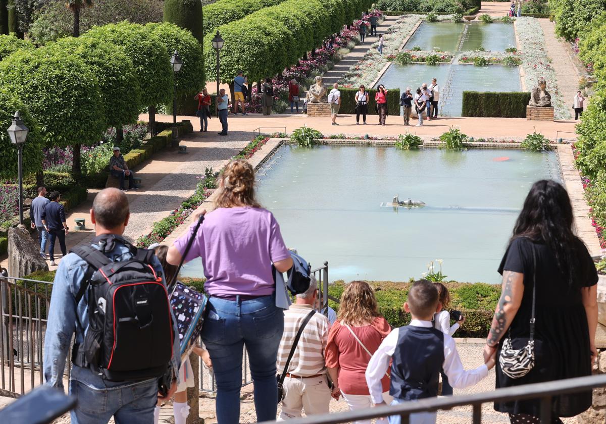 Turistas en el Alcázar, uno de los monumentos que ya supera las cifras de 2019