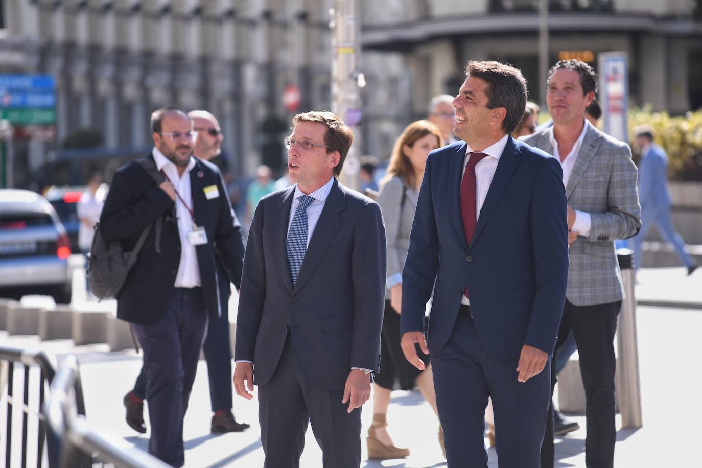 El alcalde de Madrid, José Luis Martínez-Almeida llega junto al presidente de la Generalitat valenciana, Carlos Mazón