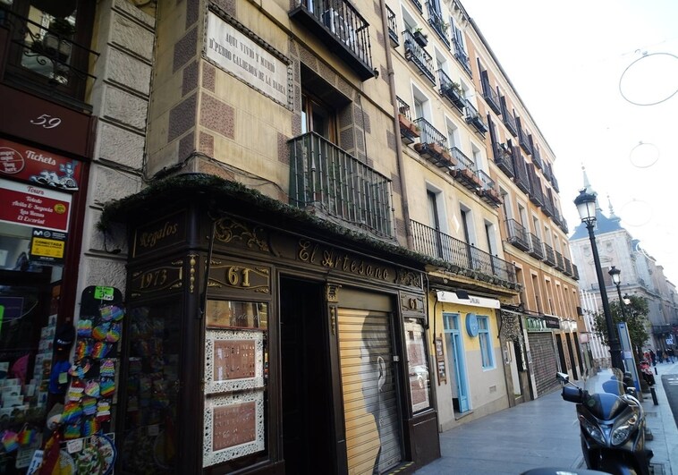 Fachada de la casa donde vivió Calderón de la Barca en la calle Mayor