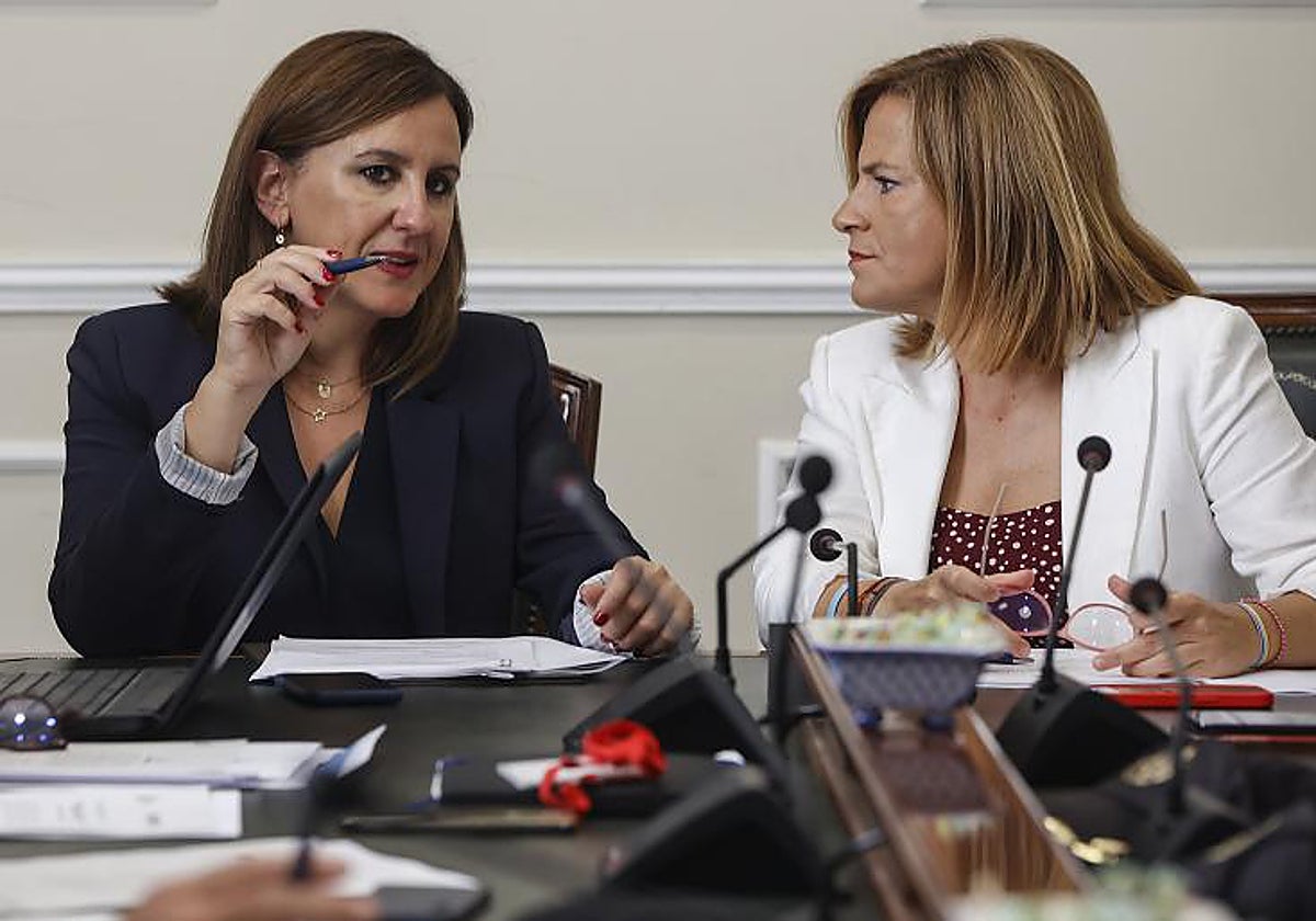 La alcaldesa de Valencia, María José Catalá, y la delegada del Gobierno en la Comunidad Valenciana, Pilar Bernabé, en la Junta de Seguridad Local por el 9 d'Octubre
