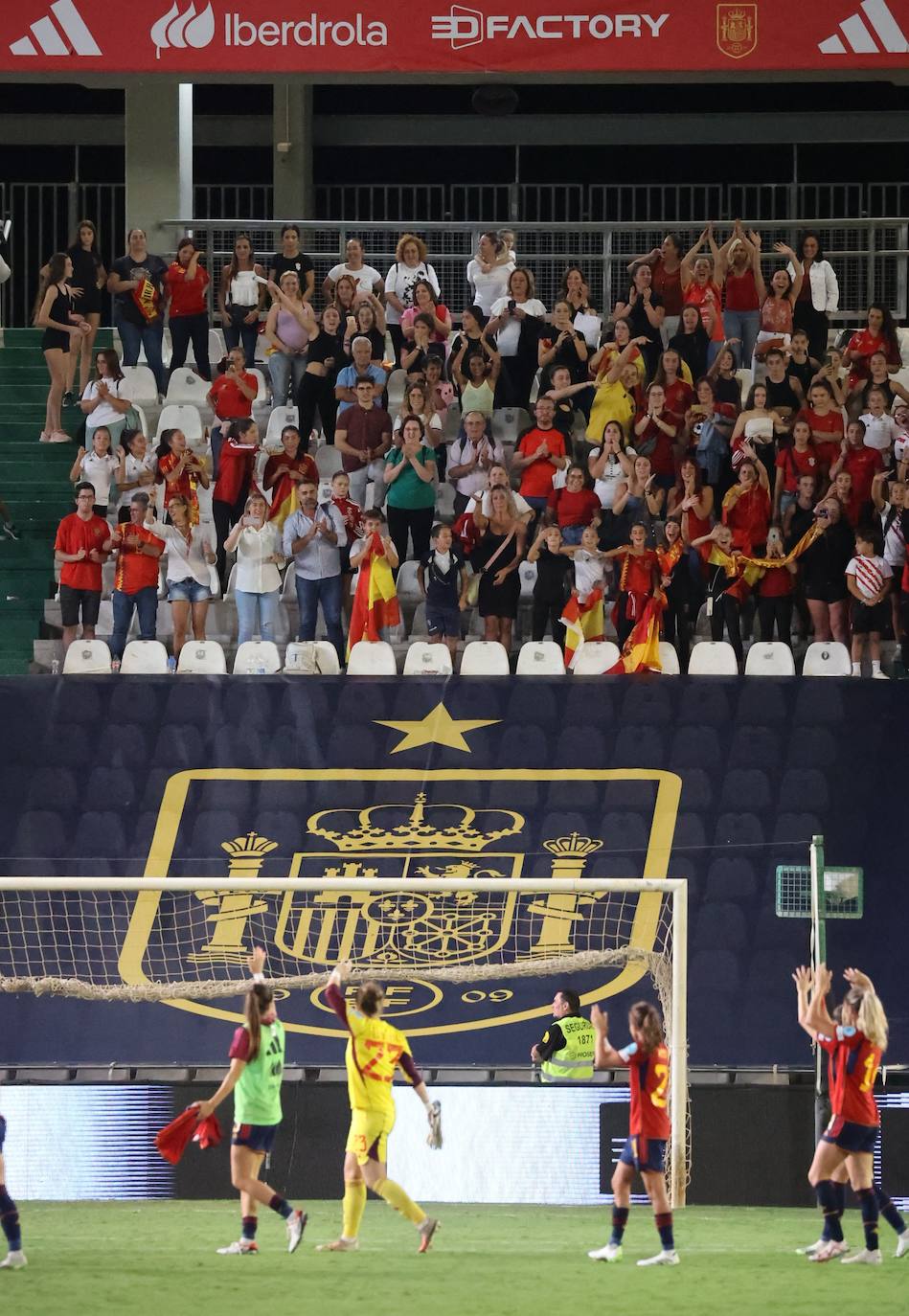 Fotos: La goleada de España a Suiza en El Arcángel