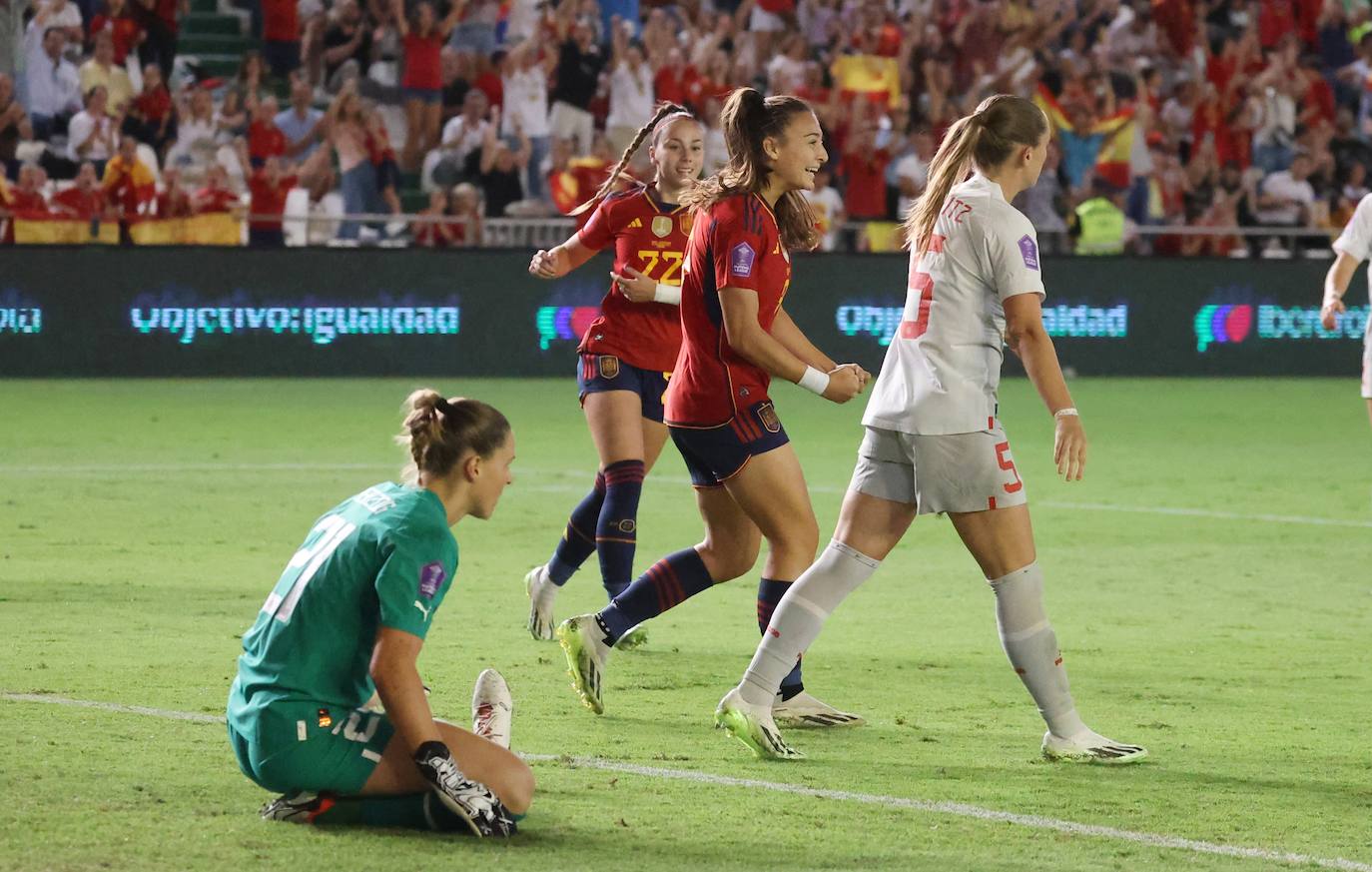 Fotos: La goleada de España a Suiza en El Arcángel