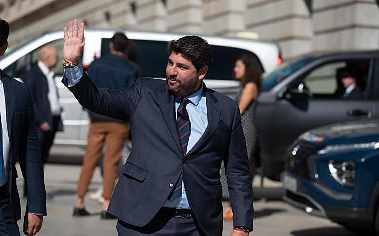 Imagen principal - 1. El presidente murciano, Fernando López Miras | 2. El alcalde de Madrid, José Luis Martínez-Almeidam cib ek presidente de Castilla y León, Alfonso Fernández Mañueco | 3. El jefe del Ejecutivo andaluz, Juanma Moreno