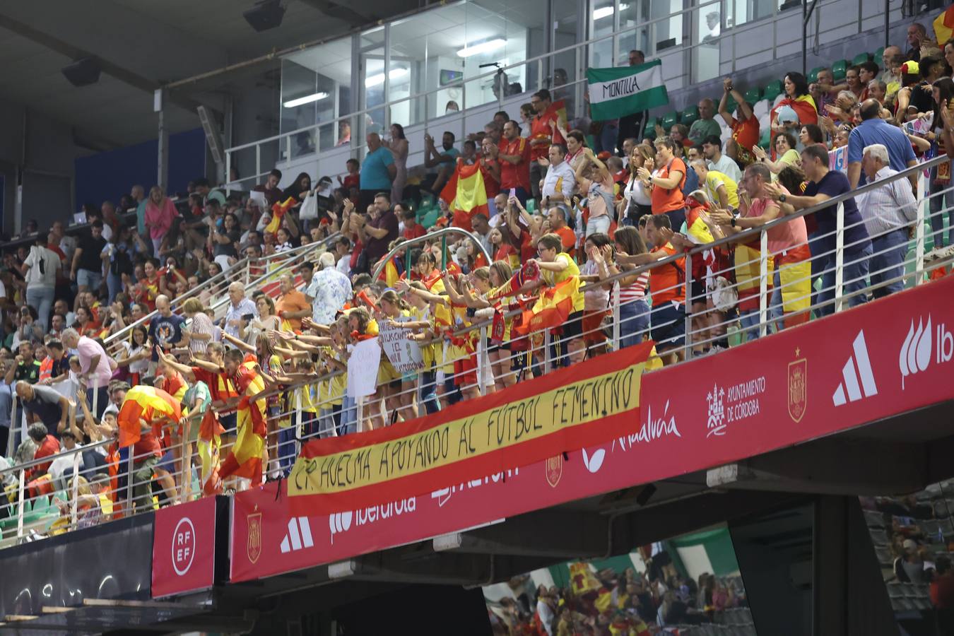 Fotos: La goleada de España a Suiza en El Arcángel