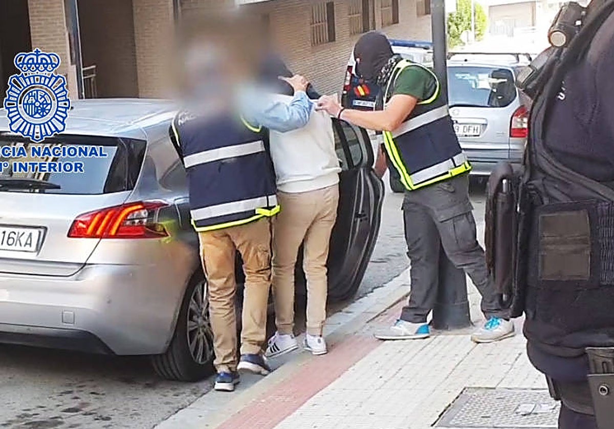 Policía Nacional el pasado martes en la localidad de Briviesca (Burgos) detuvieron a un individuo por su presunta participación en delitos de autoadoctrinamiento con propósito terrorista