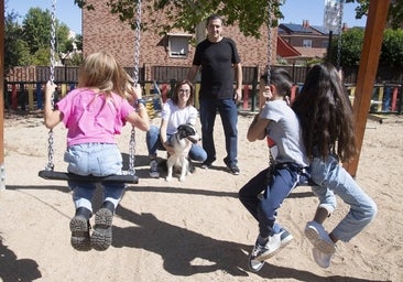 Familias de acogida para menores tutelados en Madrid: «Rocío es una más de la casa»