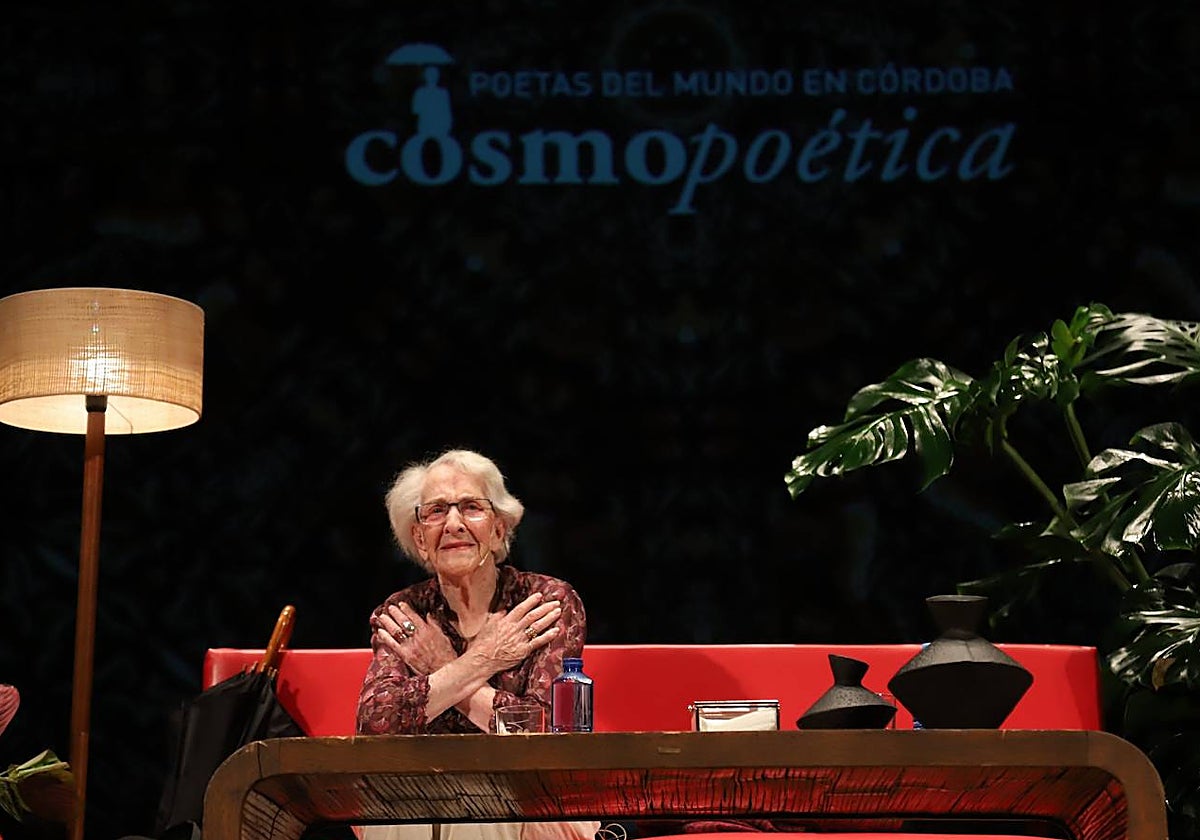 Ida Vitale, durante la inauguración de Cosmopoética