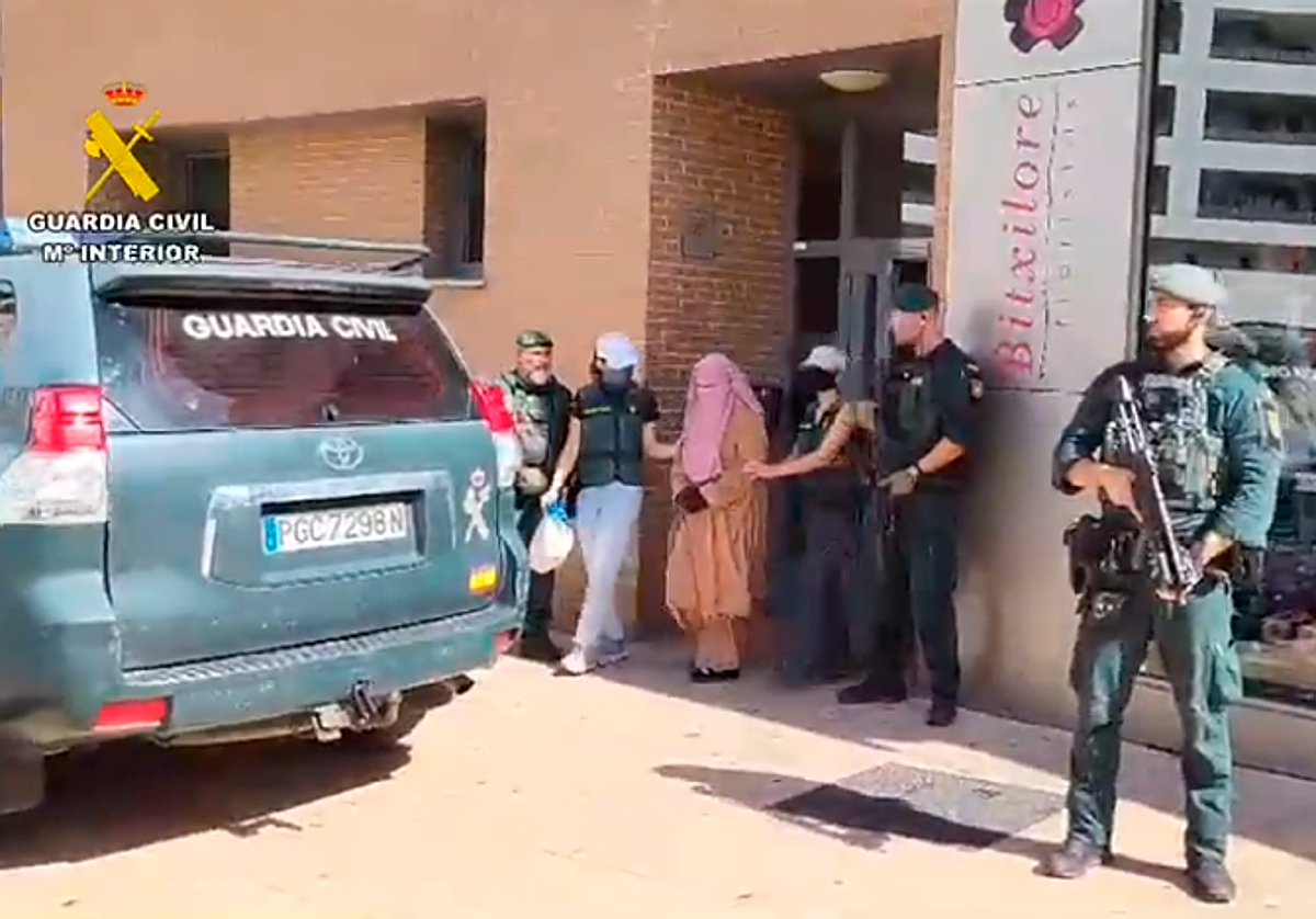 A prisión una yihadista peruana que inculcaba a golpes el Daesh a sus hijos