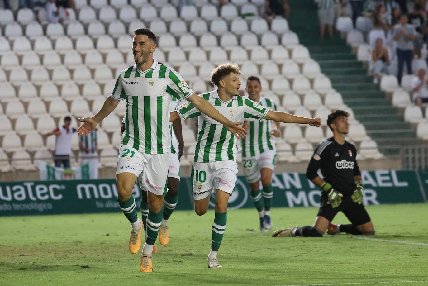 Fotos: El cómodo triunfo del Córdoba CF ante el Recreativo Granada