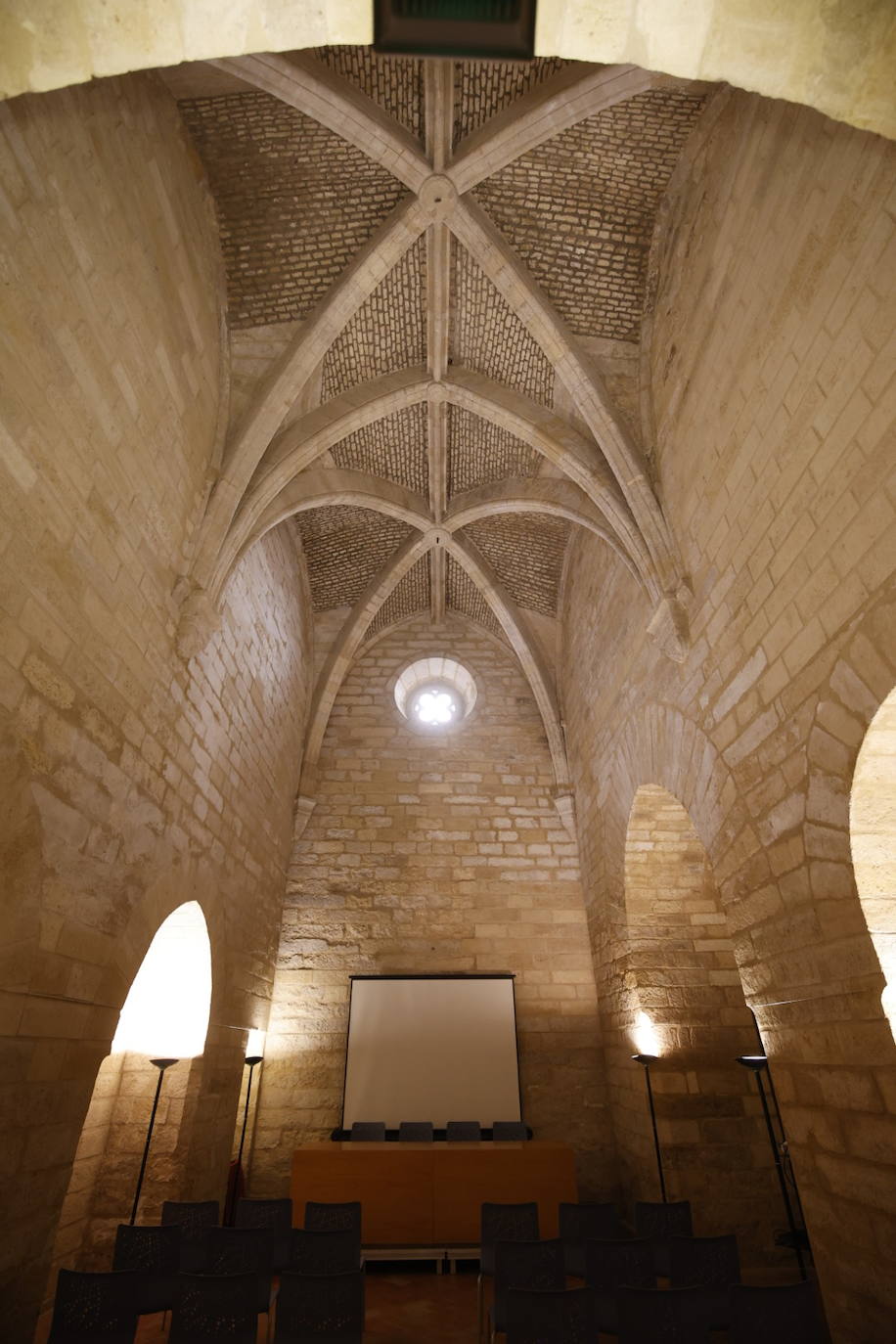 Fotos: Así se trabaja en las entrañas del Archivo Histórico de Córdoba