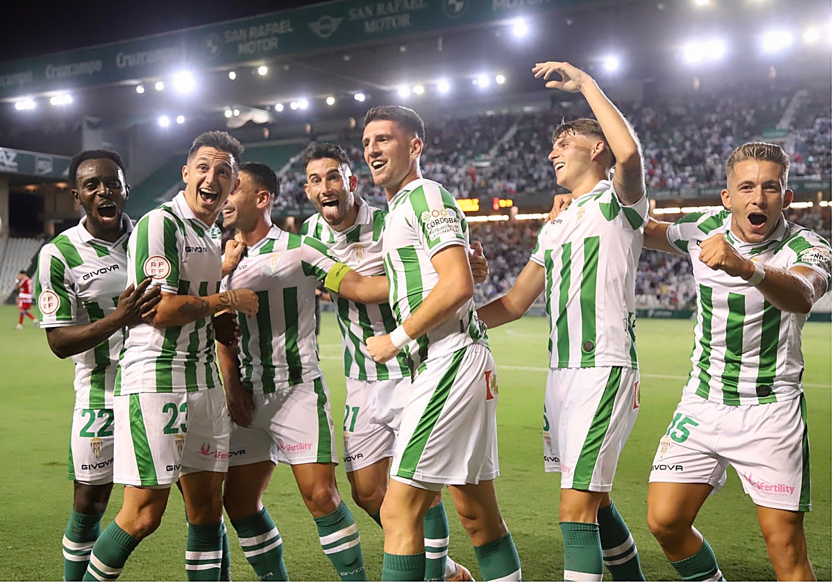 Los jugadores del Córdoba celebra un gol en El Arcángel