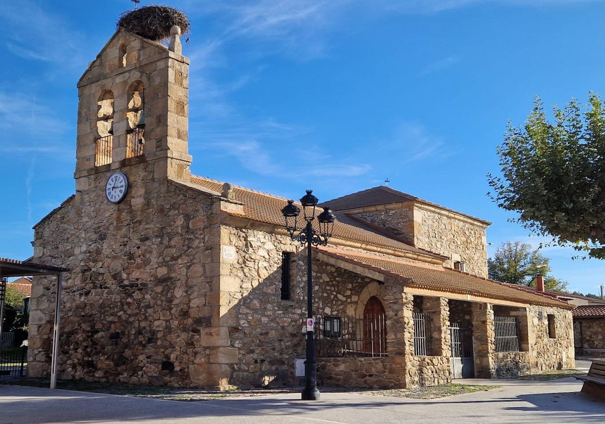 La iglesia de La Serna del Monte, un pueblo con 108 habitantes