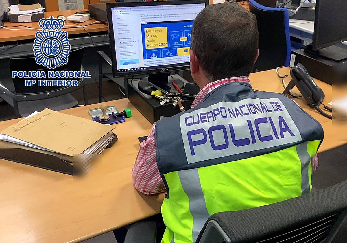 Imagen de un agente de la Policía Nacional