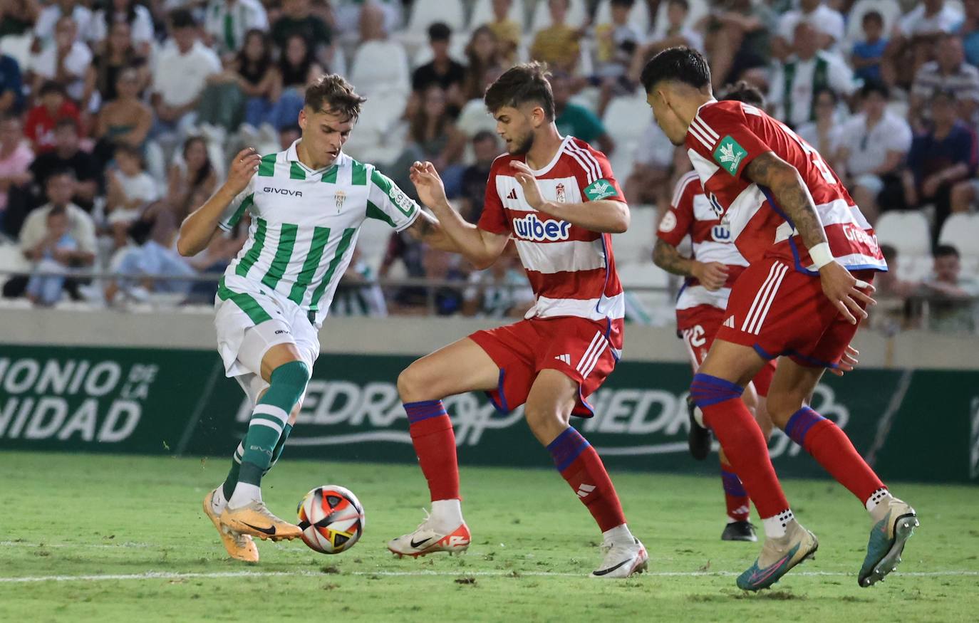 Fotos: El cómodo triunfo del Córdoba CF ante el Recreativo Granada