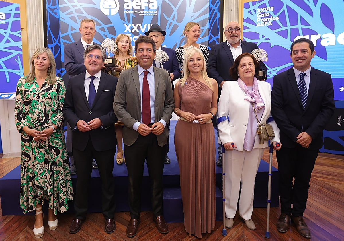 Mazón en la entrega de los premios AEFA a la empresa familiar en la provincia de Alicante.