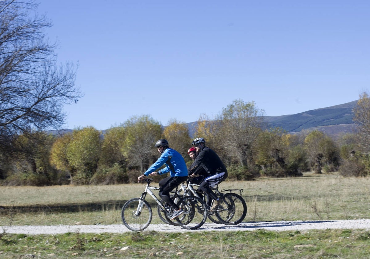 Una ruta ciclista entre Lozoya y Pinilla del Valle