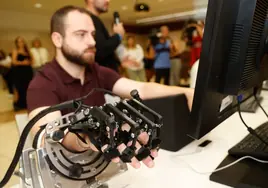 El robot que devuelve la movilidad de las manos en pacientes con secuelas del Covid