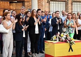 Alcabón y Val de Santo Domingo, unidos en el minuto de silencio por el último crimen machista