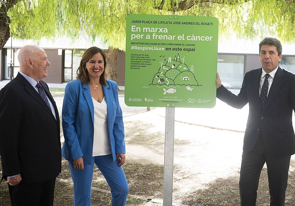 Imagen de Tomás Trénor, María José Catalá y Carlos Mazón en la nueva sede de AECC Valencia
