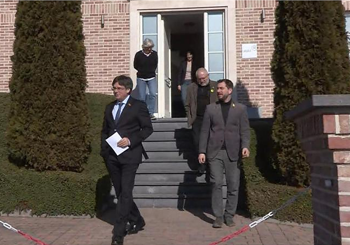 Carles Puigdemont y otros fugados de la Justicia española, en Waterloo (Bélgica), en 2019