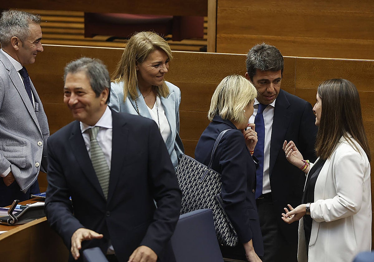 Imagen de diputados y consellers de PP y Vox durante el pleno celebrado este jueves en las Cortes Valencianas