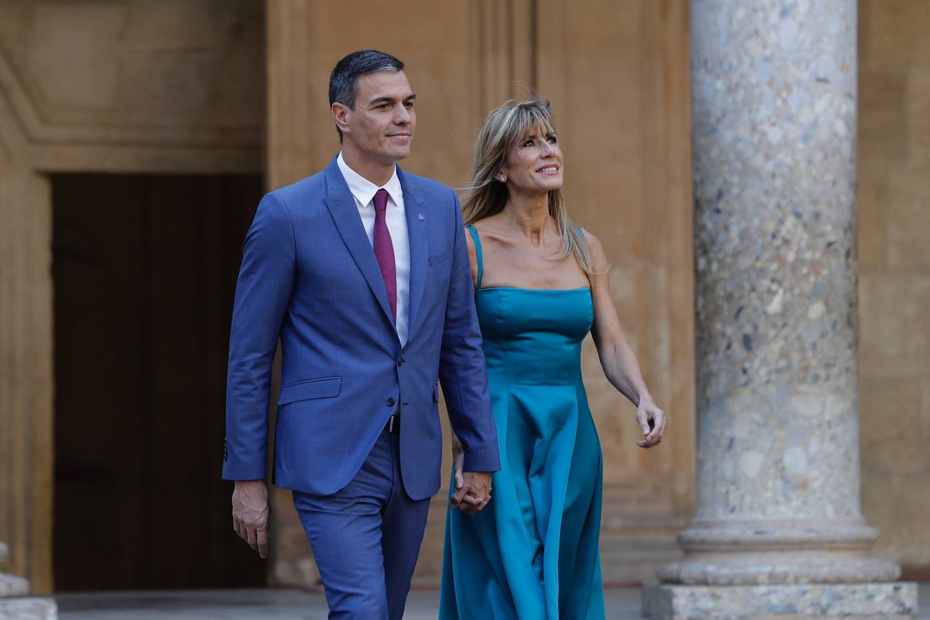 El presidente del Gobierno en funciones, Pedro Sánchez, junto a su mujer, Begoña Gómez