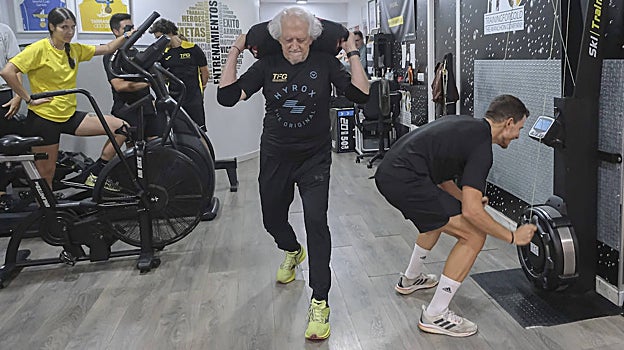 Rojas-Marcos carga con un lastre durante un entrenamiento